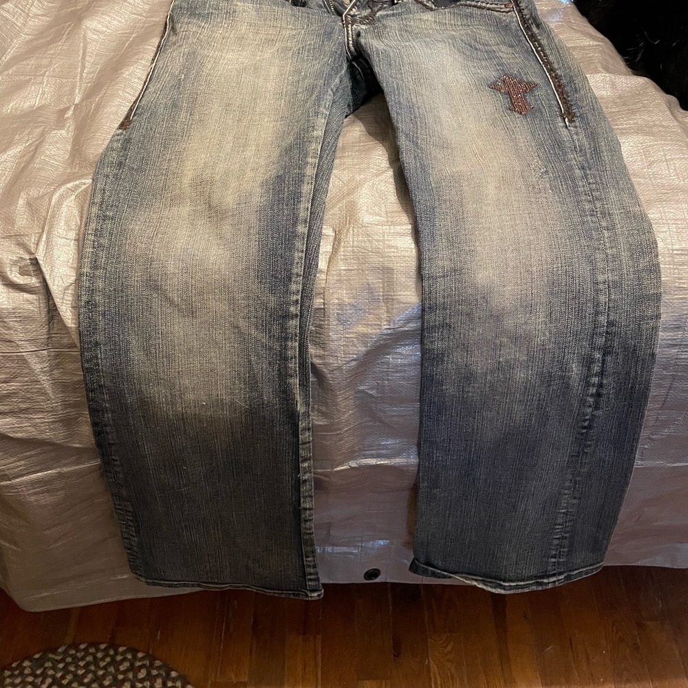 Sharp looking Cowgirl Tuff jeans!! Size 29/31.Crosses on leg and back pockets.